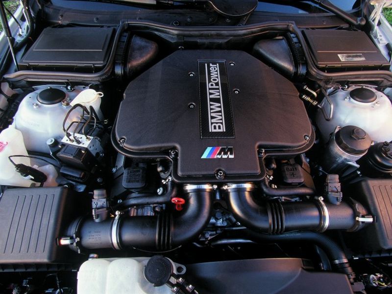 picture of the inside of a BMW M5's engine bay